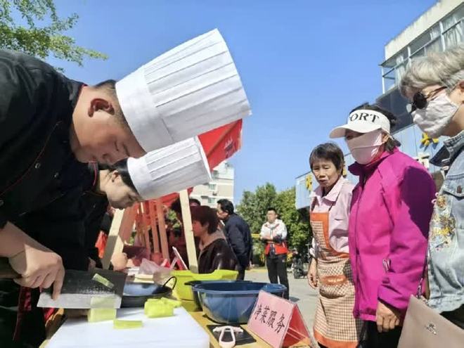 扬州：居民“点菜”“民生大篷车”接单